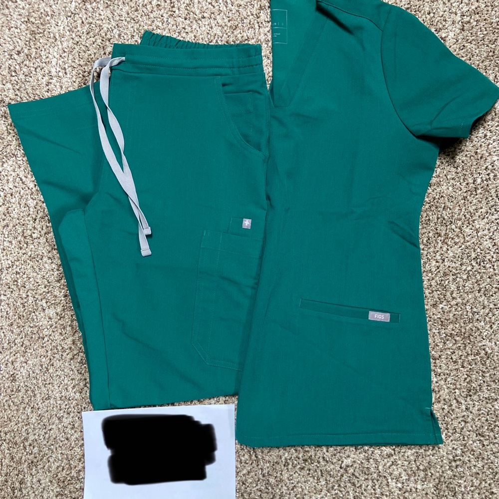 FIGS hunter green small set